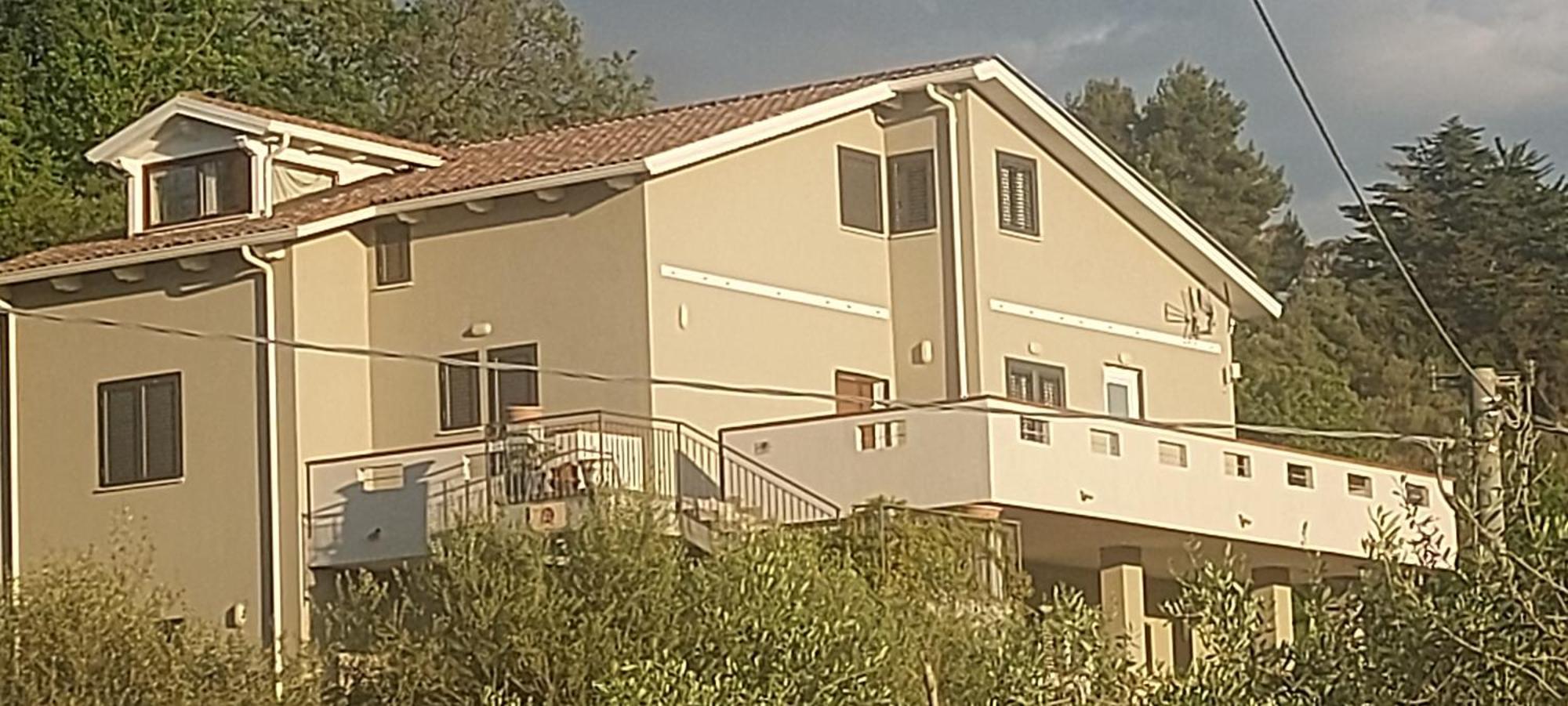 B&B Binario Nove E Tre Quarti 阿格罗波利 外观 照片